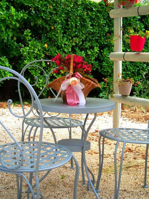 B&B La Porta Rossa โนอาเล ภายนอก รูปภาพ
