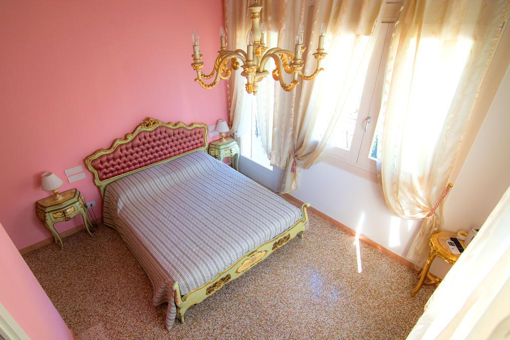 B&B La Porta Rossa โนอาเล ภายนอก รูปภาพ