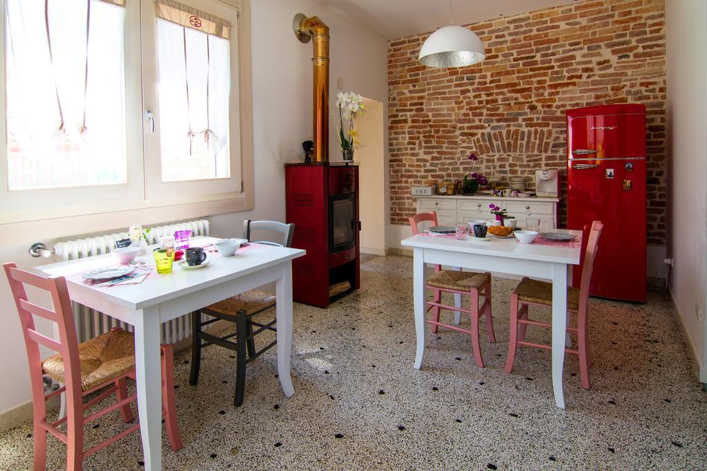 B&B La Porta Rossa โนอาเล ภายนอก รูปภาพ
