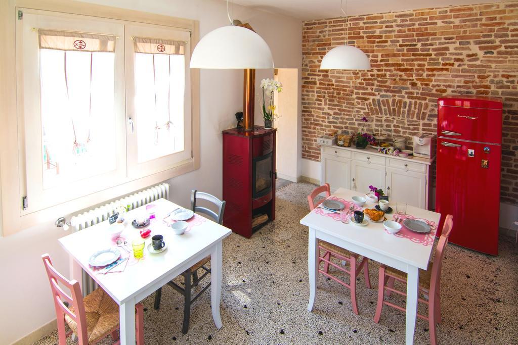 B&B La Porta Rossa โนอาเล ภายนอก รูปภาพ